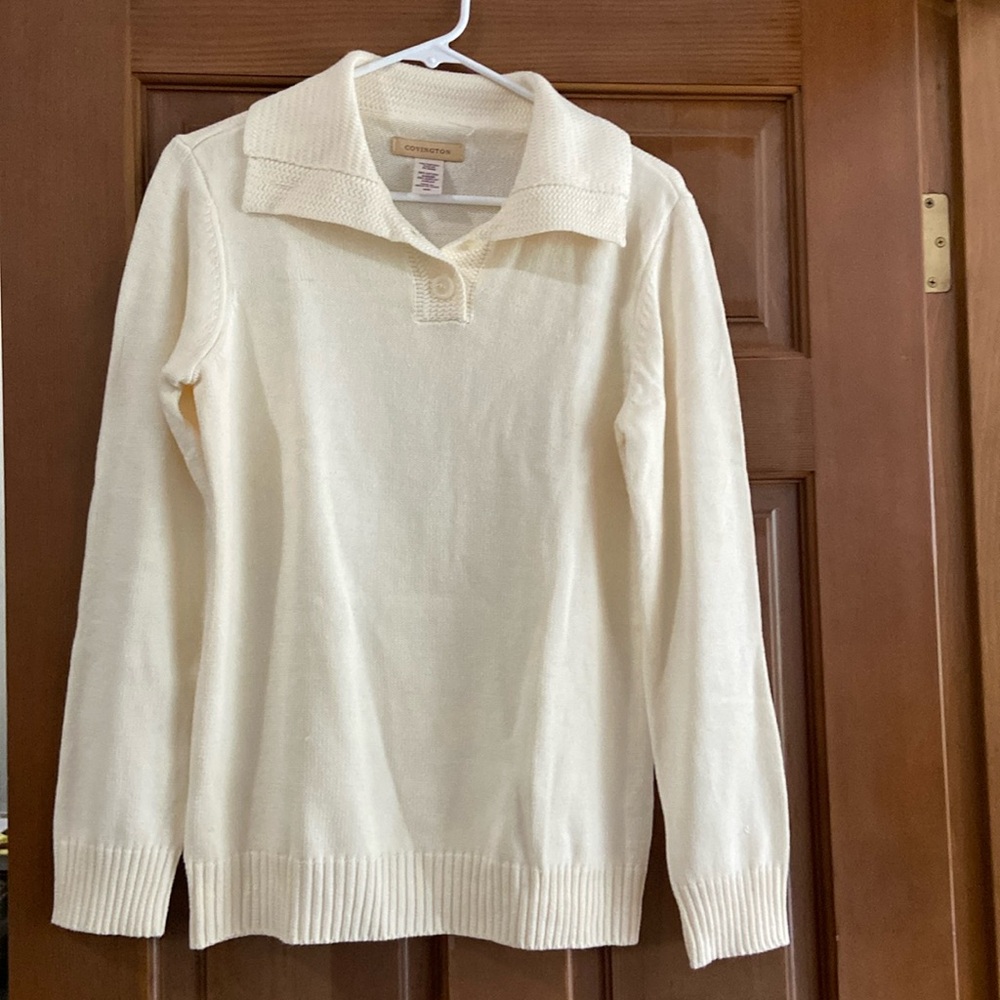 Sweater top with buttons
